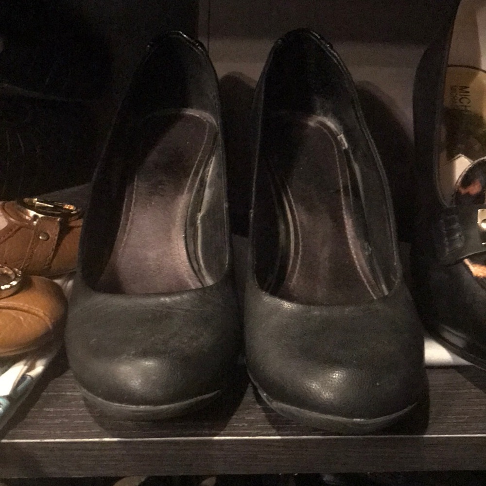 Kenneth Cole Reaction Black Wedges